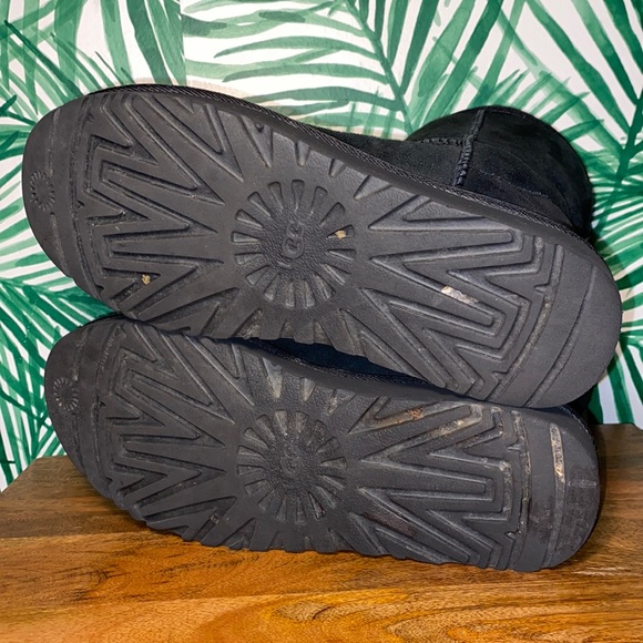 UGG 1016223 Classic Short II Black Sheepskin Boots Women’s 8 - Picture 8 of 12